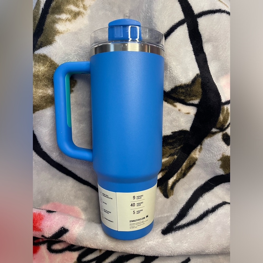 Stanley 30oz stainless steel H2.0 Flowstate Quencher Tumbler Cobalt